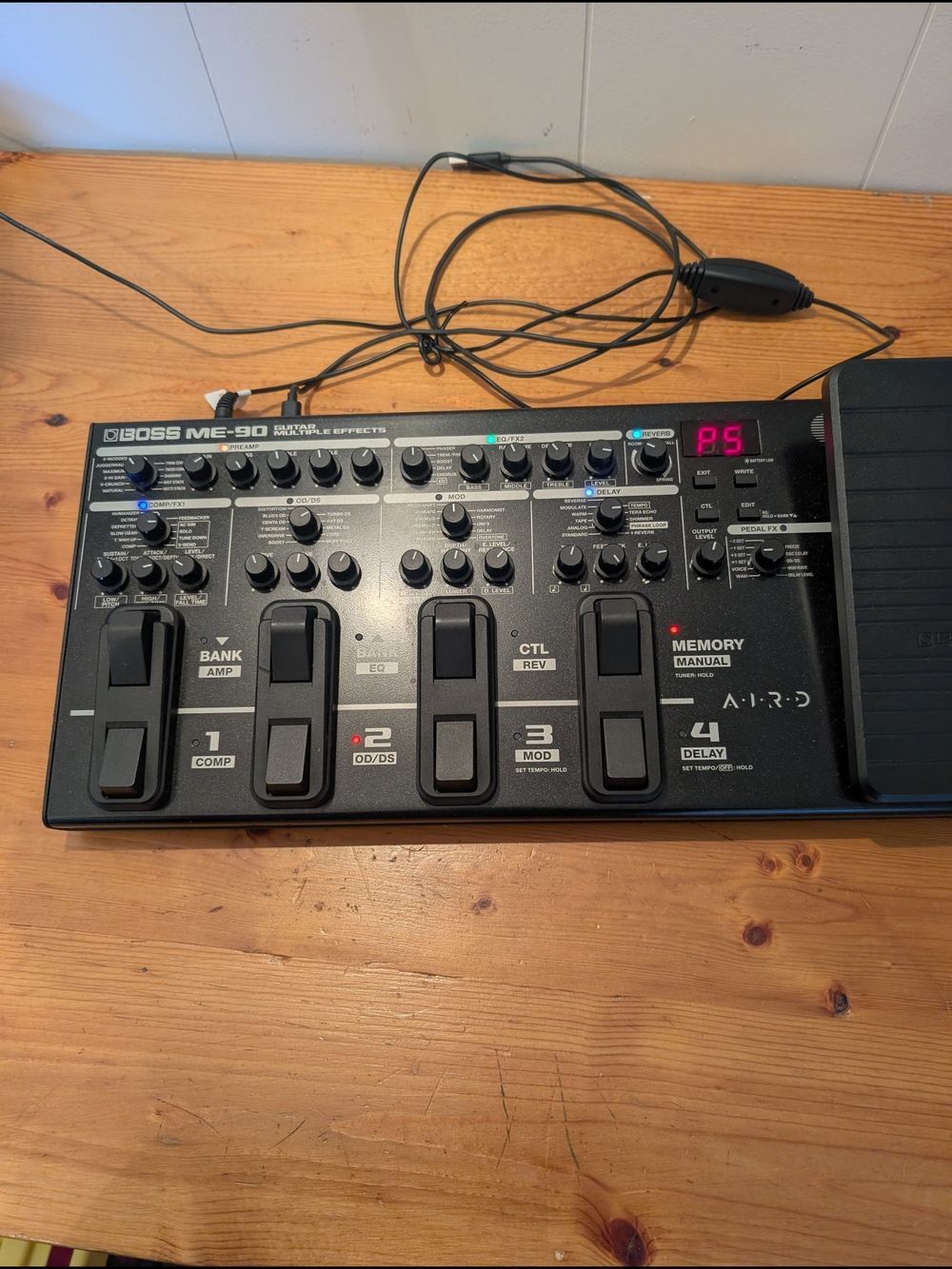 Boss ME-90 Black Multi-Effects Pedalboard with Expression Pedal